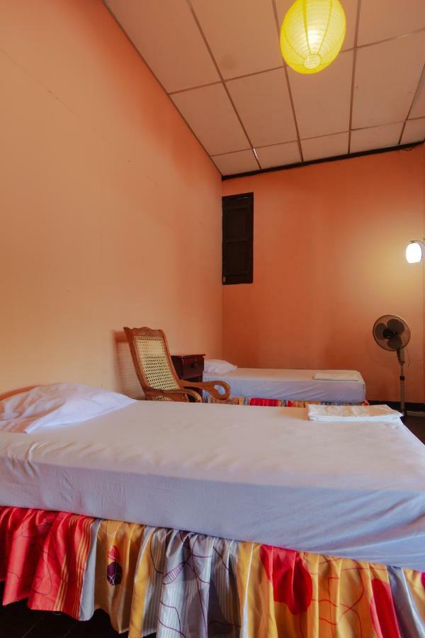 Hostal Lazybones Леон Экстерьер фото