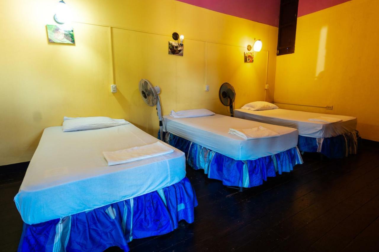 Hostal Lazybones Леон Номер фото