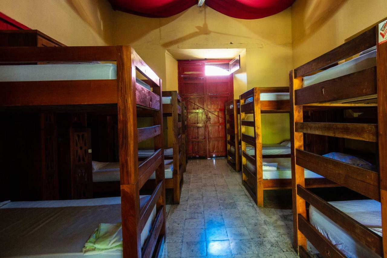 Hostal Lazybones Леон Экстерьер фото