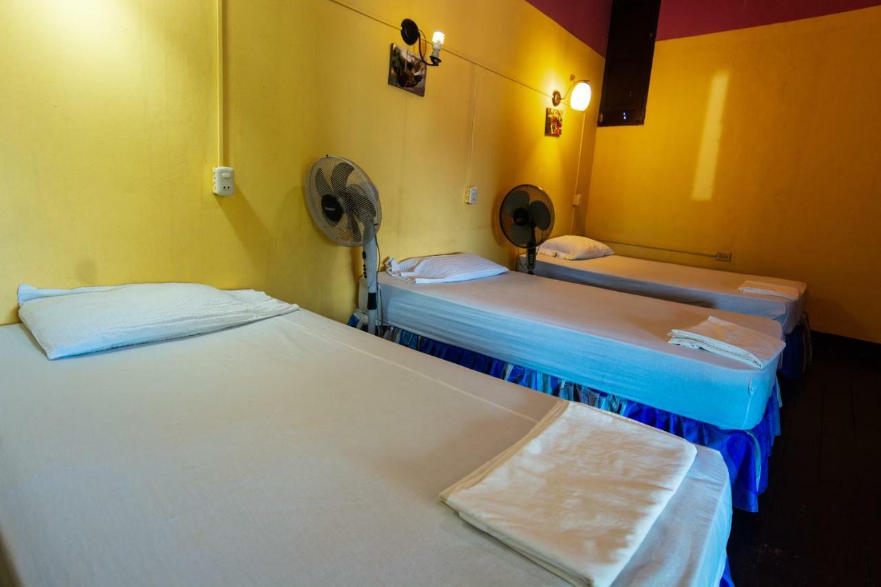 Hostal Lazybones Леон Экстерьер фото