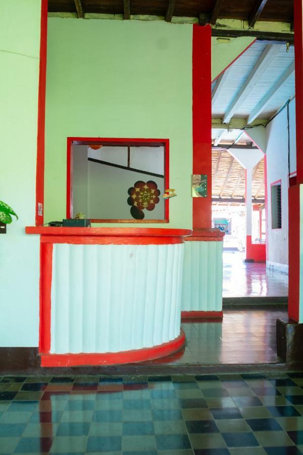 Hostal Lazybones Леон Экстерьер фото