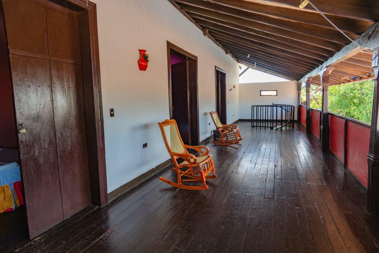 Hostal Lazybones Леон Экстерьер фото