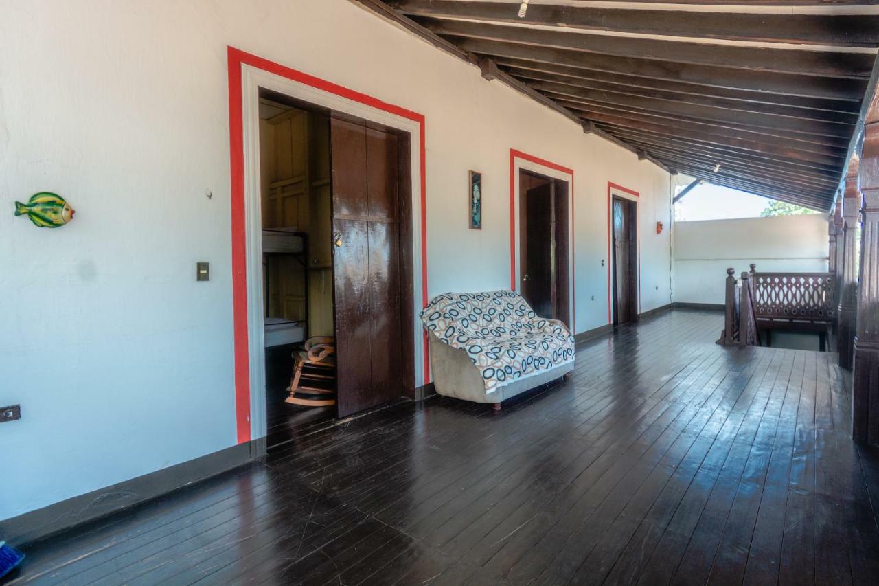 Hostal Lazybones Леон Экстерьер фото
